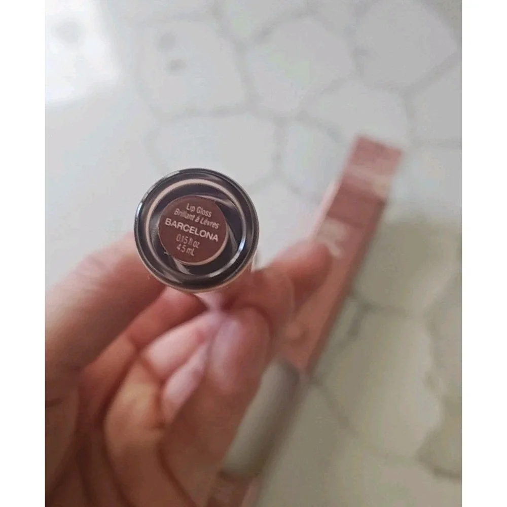 Mineral Fusion Hydro Shine Lip Gloss Barcelona 0.15 fl. oz. Hydrating Plumping - Picture 7 of 8